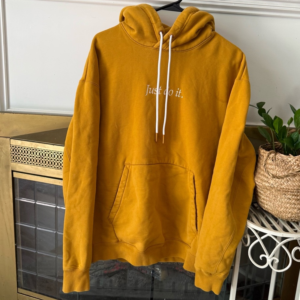 Men’s Nike “just do it” mustard sweatshirt hoodie